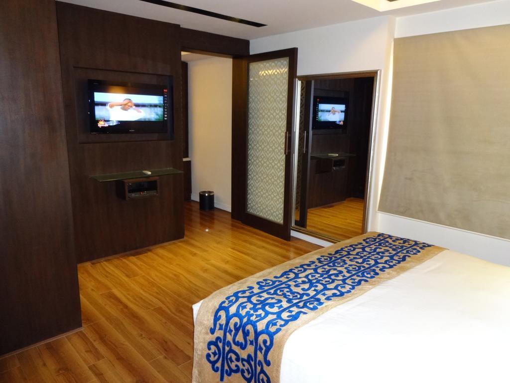 Savera Hotel Chennai Room photo